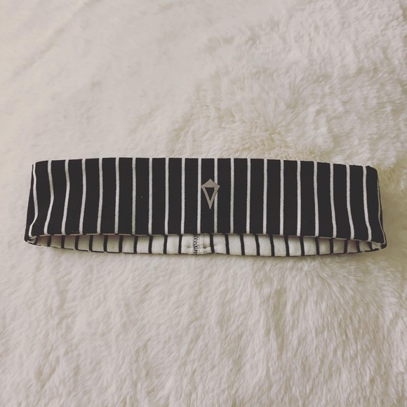 ivivva black and white striped headband - Picture 1 of 4